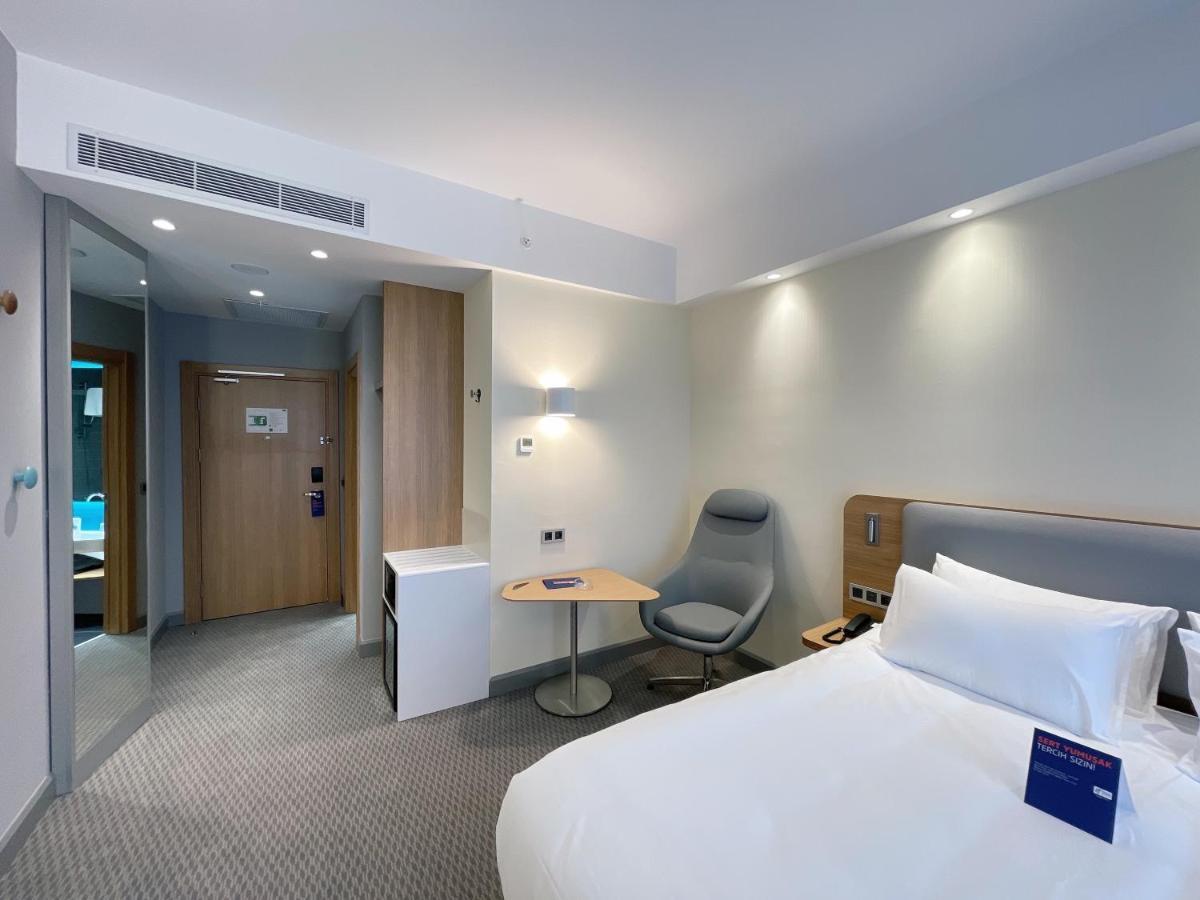 One-Bedroom Suite with Kitchenette - Smoking